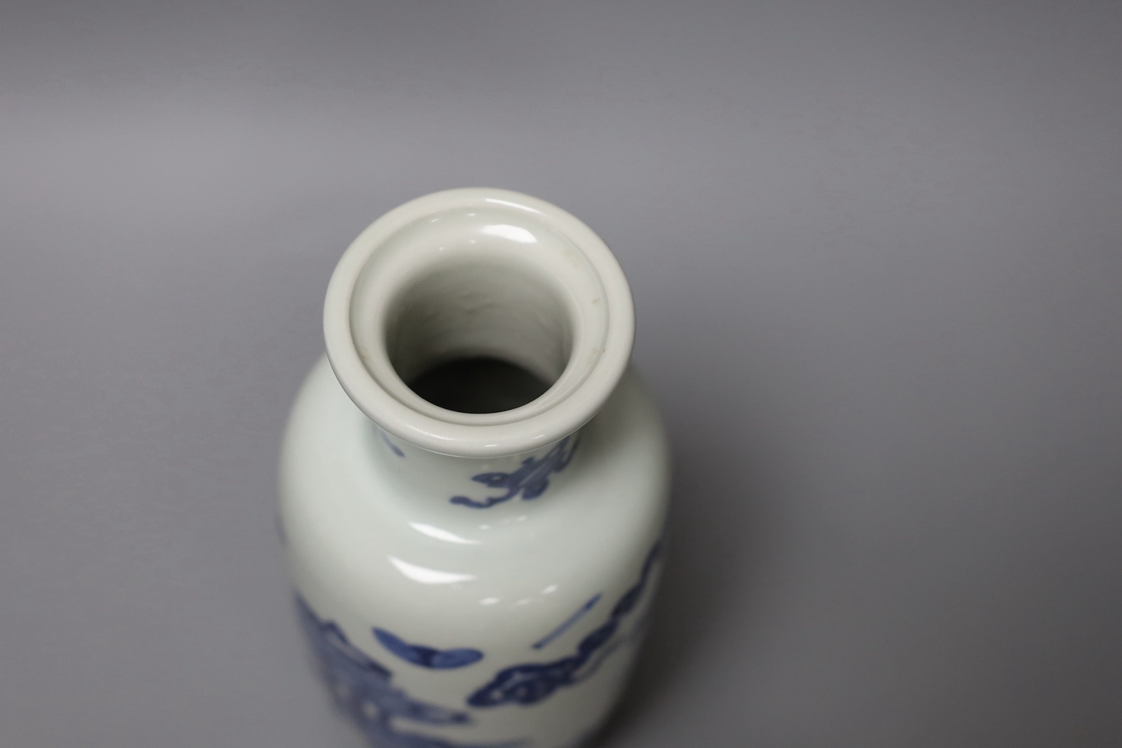 A Chinese blue and white ‘Antiques’ vase, 19.5 cms high.